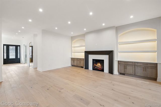 4338 S Verona Circle, Royal Oak, MI 48073