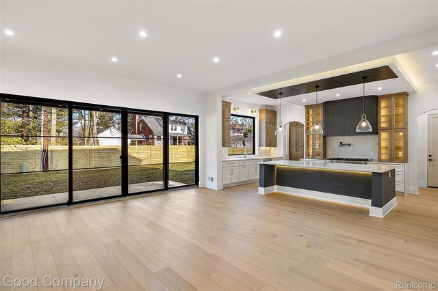 4338 S Verona Circle, Royal Oak, MI 48073