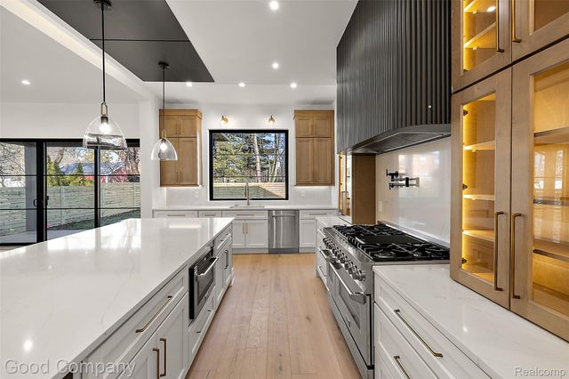 4338 S Verona Circle, Royal Oak, MI 48073