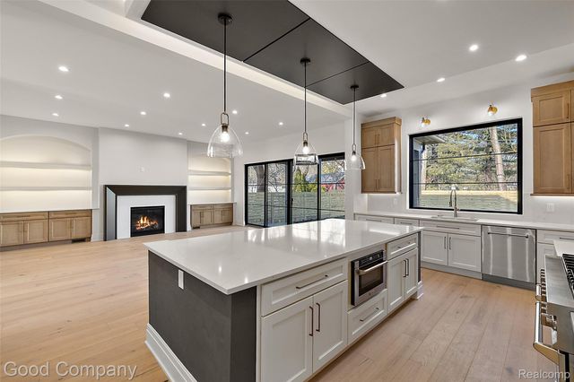 4338 S Verona Circle, Royal Oak, MI 48073