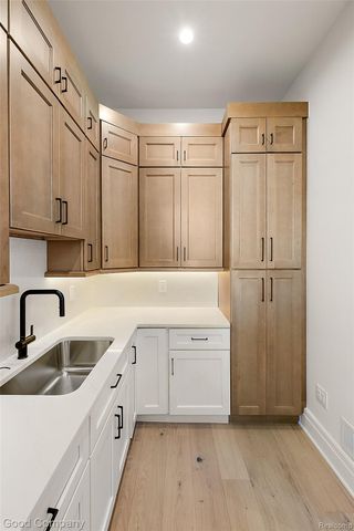 4338 S Verona Circle, Royal Oak, MI 48073