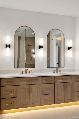 4338 S Verona Circle, Royal Oak, MI 48073