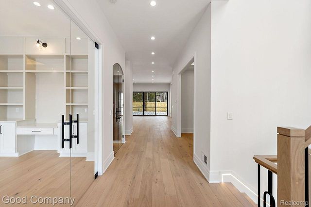 4338 S Verona Circle, Royal Oak, MI 48073