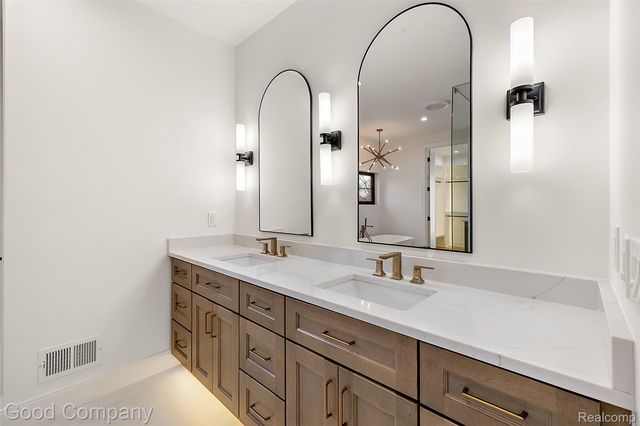 4338 S Verona Circle, Royal Oak, MI 48073