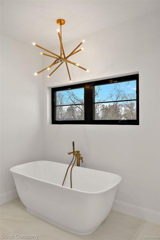 4338 S Verona Circle, Royal Oak, MI 48073