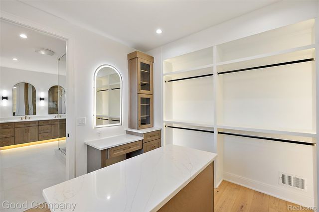 4338 S Verona Circle, Royal Oak, MI 48073