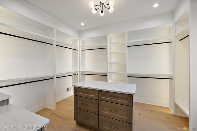 4338 S Verona Circle, Royal Oak, MI 48073