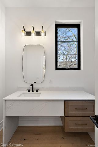 4338 S Verona Circle, Royal Oak, MI 48073