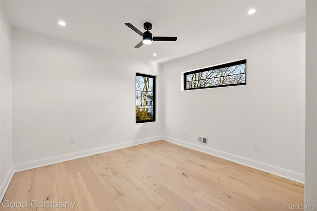 4338 S Verona Circle, Royal Oak, MI 48073