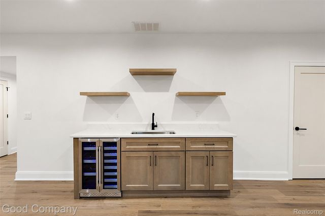 4338 S Verona Circle, Royal Oak, MI 48073