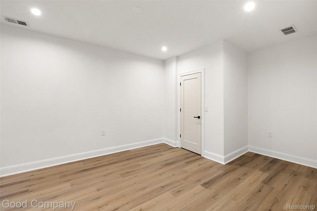 4338 S Verona Circle, Royal Oak, MI 48073