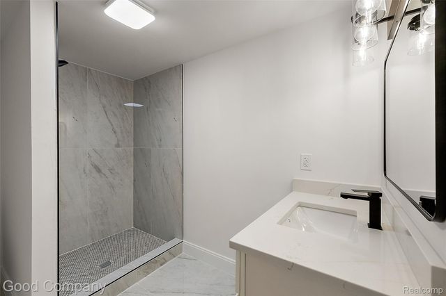 4338 S Verona Circle, Royal Oak, MI 48073