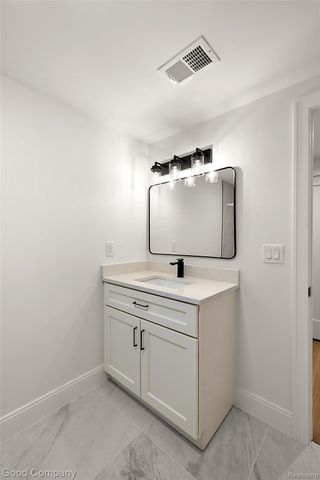 4338 S Verona Circle, Royal Oak, MI 48073