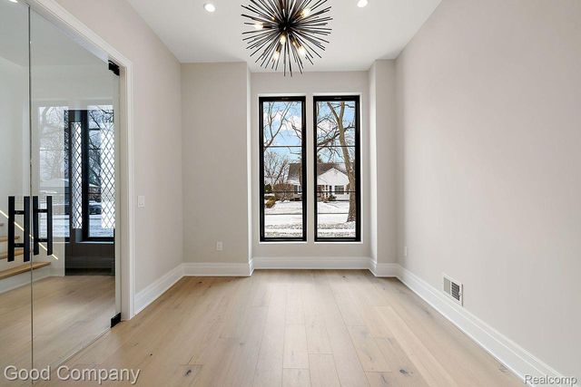 4338 S Verona Circle, Royal Oak, MI 48073