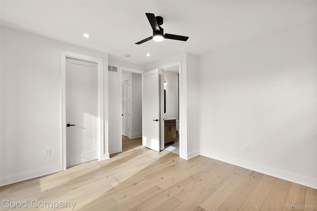 4338 S Verona Circle, Royal Oak, MI 48073