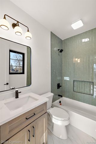 4338 S Verona Circle, Royal Oak, MI 48073