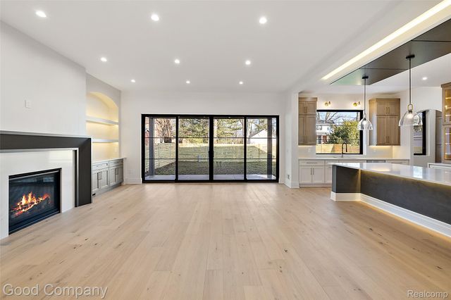 4338 S Verona Circle, Royal Oak, MI 48073