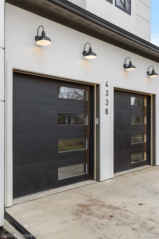 4338 S Verona Circle, Royal Oak, MI 48073