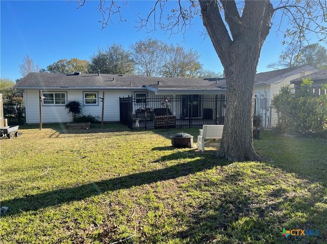 1710 Rosewood Street, Seguin, TX 78155