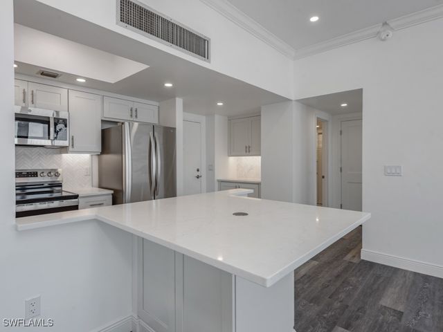 180 Seaview CT 1209, Marco Island, FL 34145