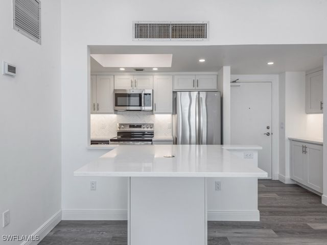 180 Seaview CT 1209, Marco Island, FL 34145