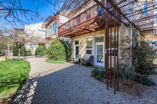 471 Florence Ave, Sebastopol, CA 95472