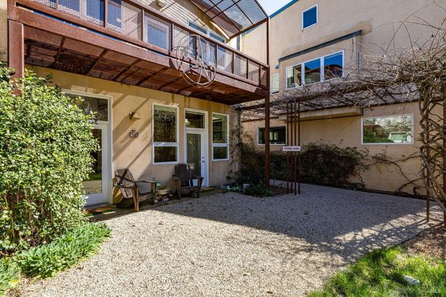 471 Florence Ave, Sebastopol, CA 95472