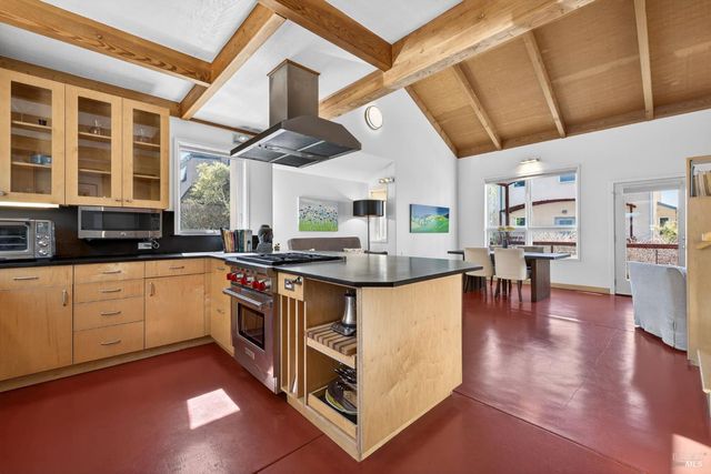 471 Florence Ave, Sebastopol, CA 95472