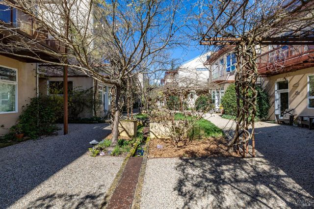 471 Florence Ave, Sebastopol, CA 95472