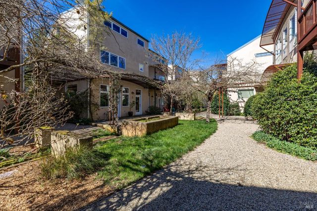 471 Florence Ave, Sebastopol, CA 95472