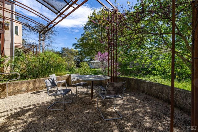 471 Florence Ave, Sebastopol, CA 95472