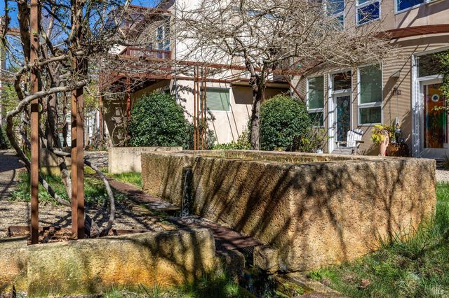 471 Florence Ave, Sebastopol, CA 95472