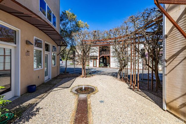 471 Florence Ave, Sebastopol, CA 95472