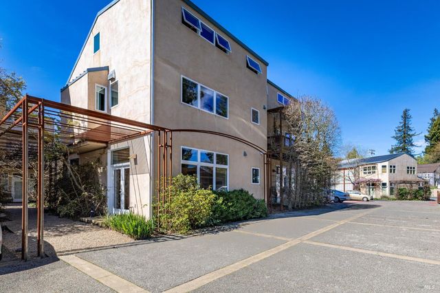 471 Florence Ave, Sebastopol, CA 95472