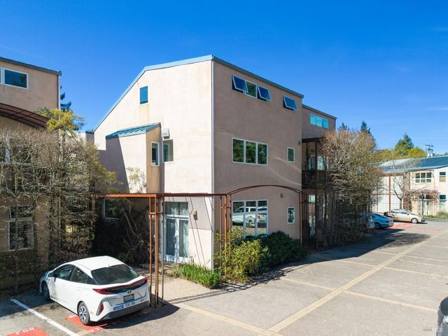 471 Florence Ave, Sebastopol, CA 95472