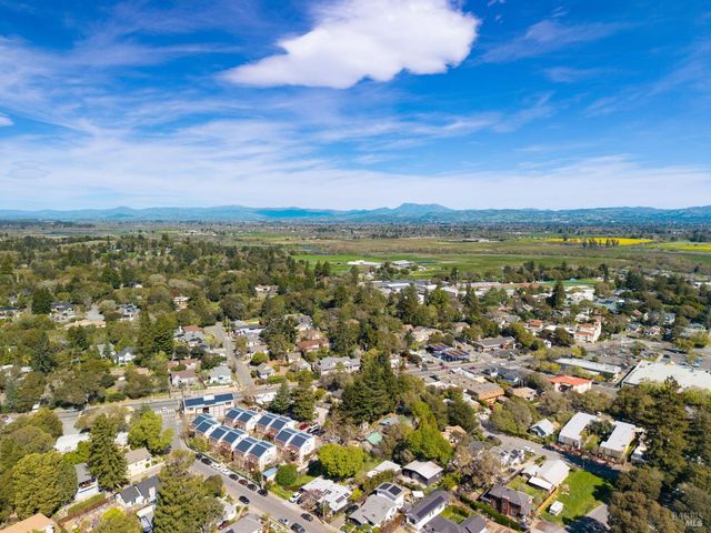 471 Florence Ave, Sebastopol, CA 95472