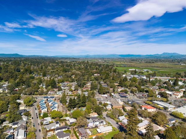 471 Florence Ave, Sebastopol, CA 95472