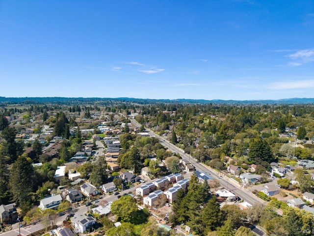 471 Florence Ave, Sebastopol, CA 95472