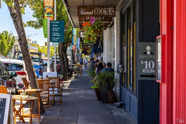 471 Florence Ave, Sebastopol, CA 95472