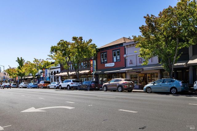 471 Florence Ave, Sebastopol, CA 95472