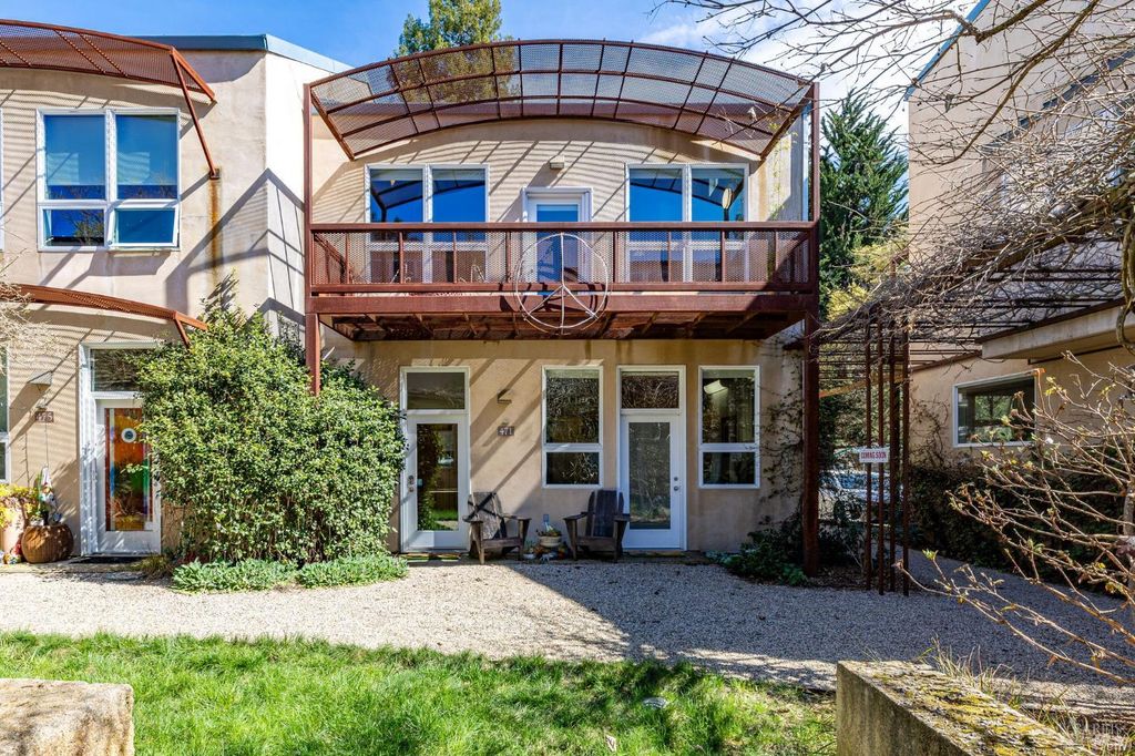 471 Florence Ave, Sebastopol, CA 95472