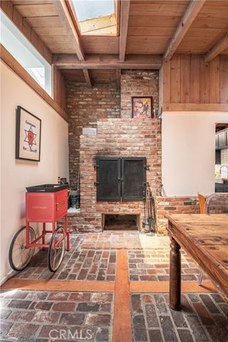 1551 N Beverly Glen Boulevard, Los Angeles, CA 90077