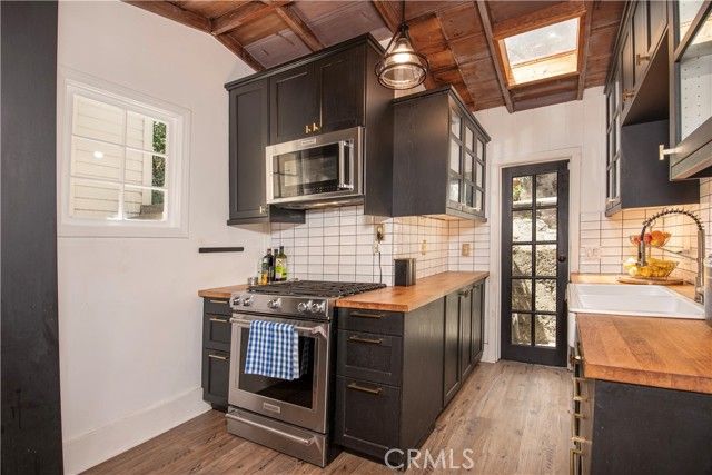 1551 N Beverly Glen Boulevard, Los Angeles, CA 90077