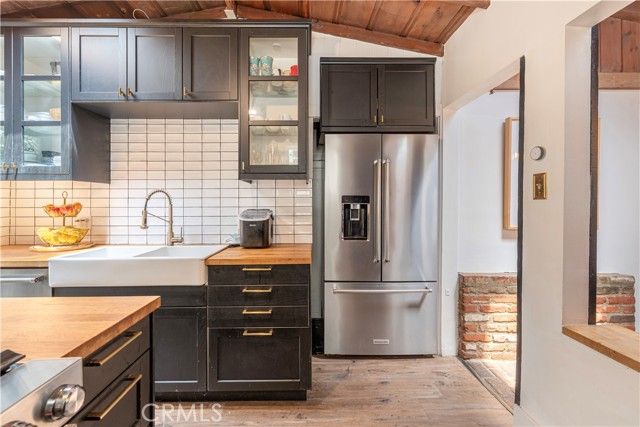 1551 N Beverly Glen Boulevard, Los Angeles, CA 90077