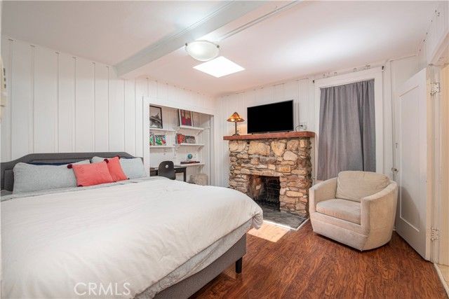 1551 N Beverly Glen Boulevard, Los Angeles, CA 90077