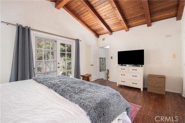 1551 N Beverly Glen Boulevard, Los Angeles, CA 90077