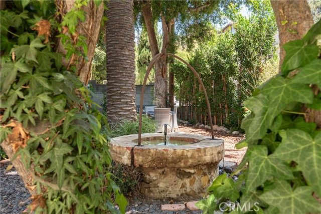 1551 N Beverly Glen Boulevard, Los Angeles, CA 90077