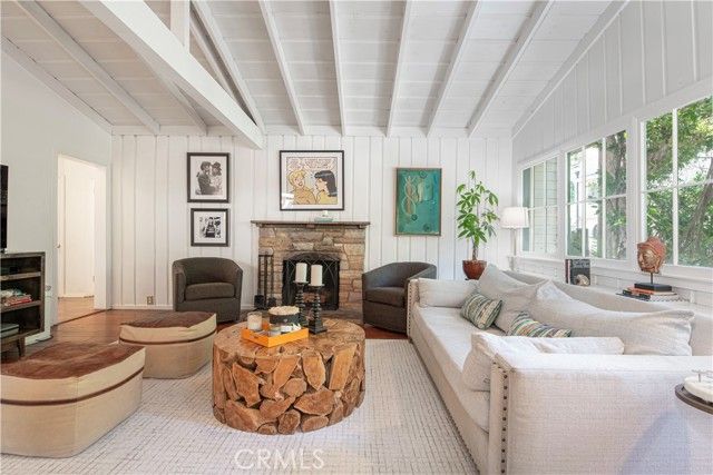 1551 N Beverly Glen Boulevard, Los Angeles, CA 90077