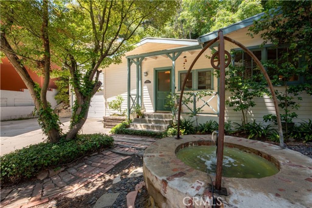 1551 N Beverly Glen Boulevard, Los Angeles, CA 90077
