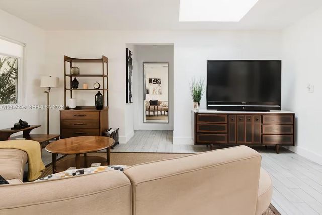 424 NE 28th Dr, Wilton Manors, FL 33334